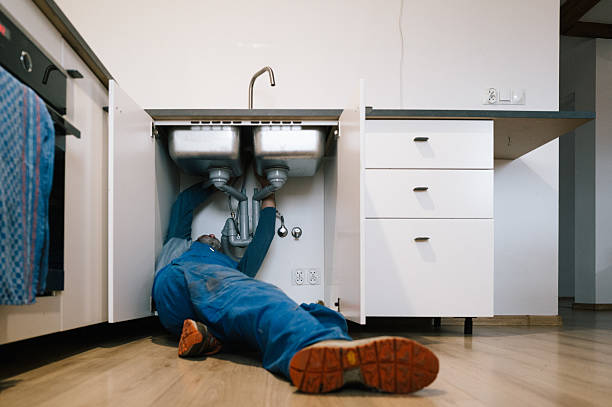 Professional Emergency Plumber technician working in Collierville, CA